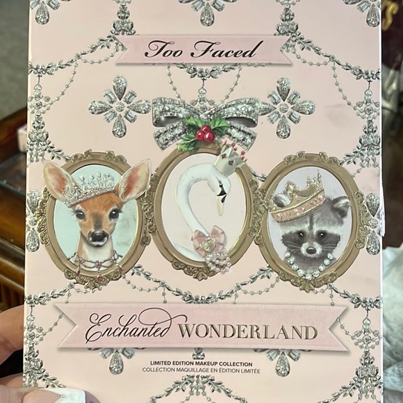 💋TOO FACED💋 NWT Enchanted Wonderland Limited Edition Makeup Collection - Picture 3 of 7